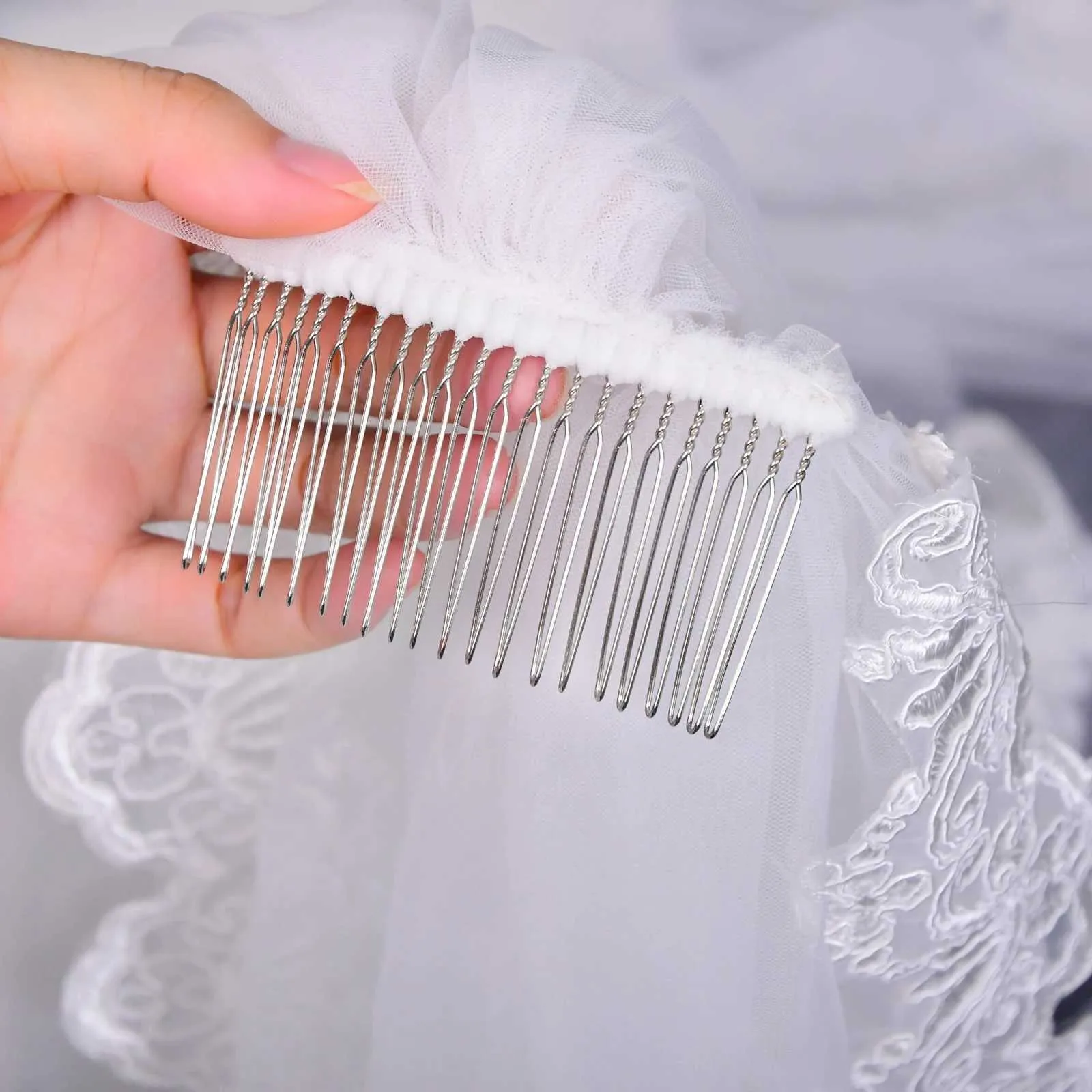 Haarschmuck v110 Langer Schleier Spitzenapplikationen Brautschleier 1-stufig Kathedrale Weicher Tüll Hochzeitskleid Accessoires für die Braut_voghion.com