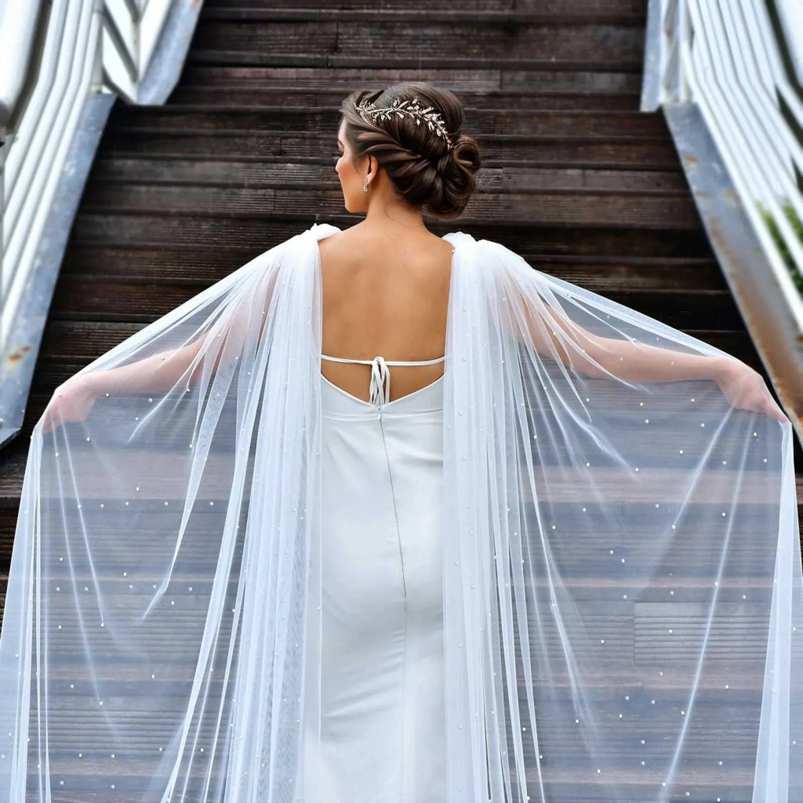 Haarsieraden MZB22 Elegante bruidssluier met vleugels Sexy haltercape Parels Bruiloftsmantel Bolero Plus Size Damesfeest_voghion.com