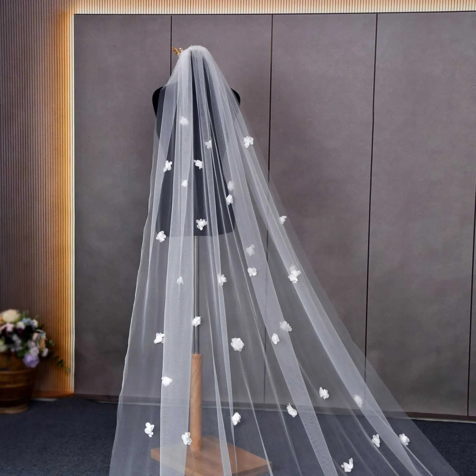 Wedding Veil With 3d Organza Flowers And Comb For Bridal Hair_voghion.com