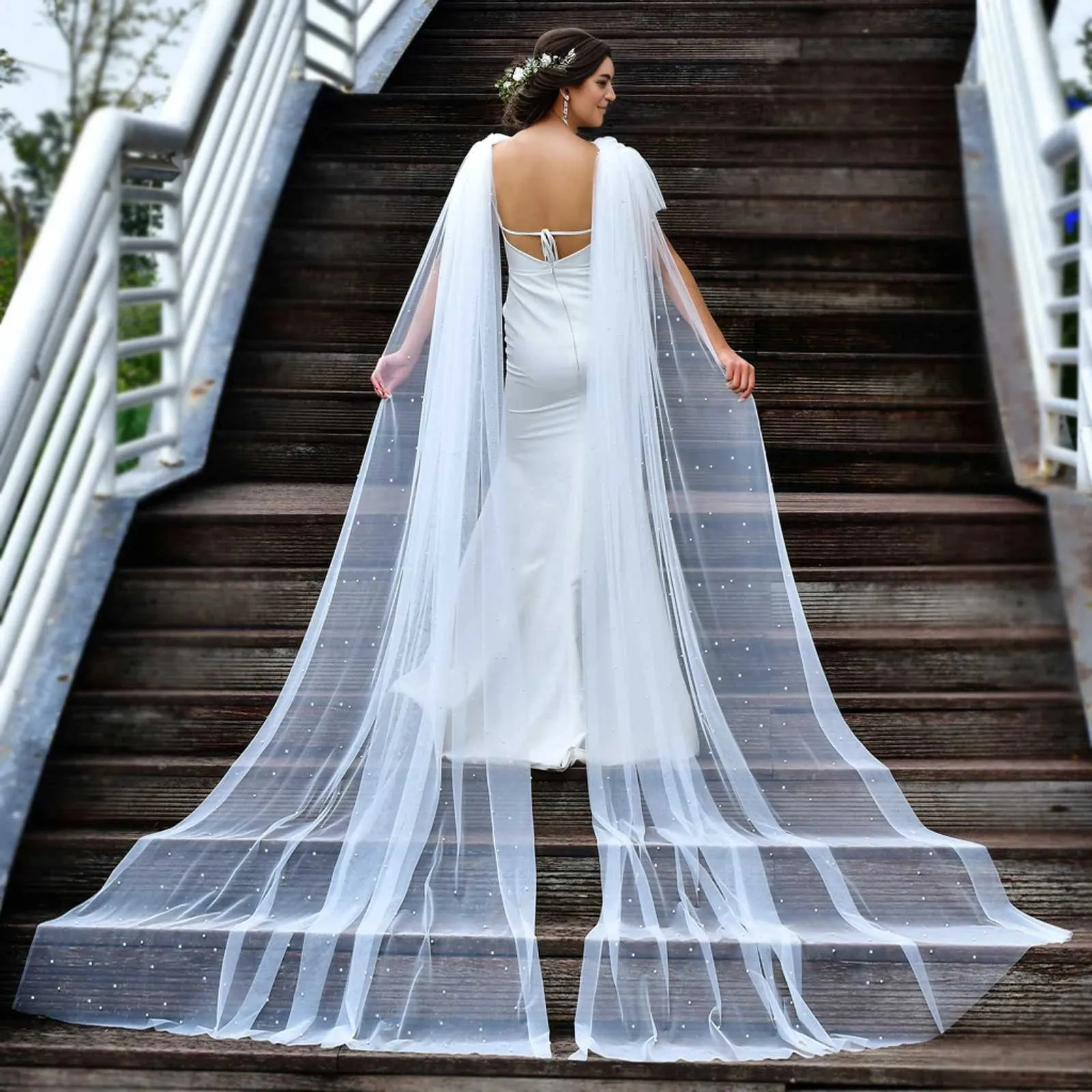 Haarsieraden MZB22 Elegante bruidssluier met vleugels Sexy haltercape Parels Bruiloftsmantel Bolero Plus Size Damesfeest_voghion.com