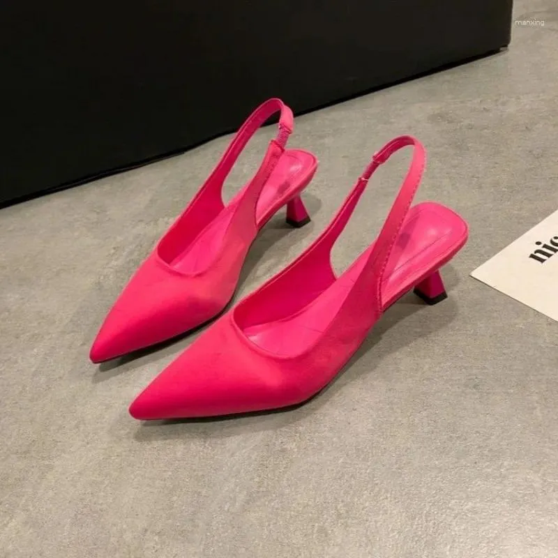 Buty swobodne pu cienkie obcasy nowoczesne sandały solidne płytkie letnie kobiety w sprzedaży 2024 moda spiczaste palce gumowe