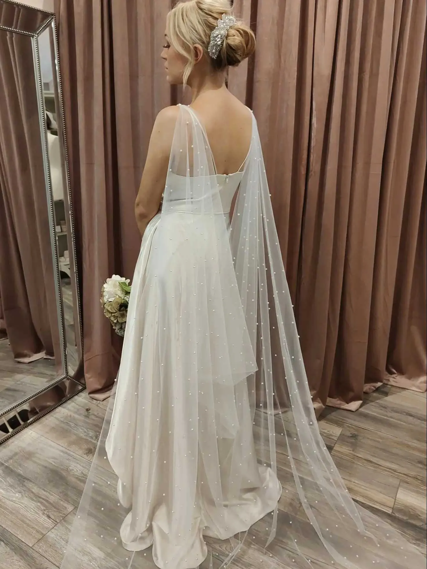 Bijoux de cheveux pour femmes VG41 Cape de mariée Voiles Perles Voile perlé Veste Femme Épaule dénudée Boléro Châle Accessoires de mariage_voghion.com