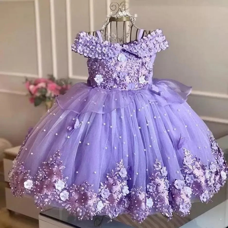 2022 Lovely Purple Pink Flower Girls Robes Off épaule Princesse Tulle dentelle 3d Fleurs florales Perles de cristal Perles Longueur du sol Enfants 230y