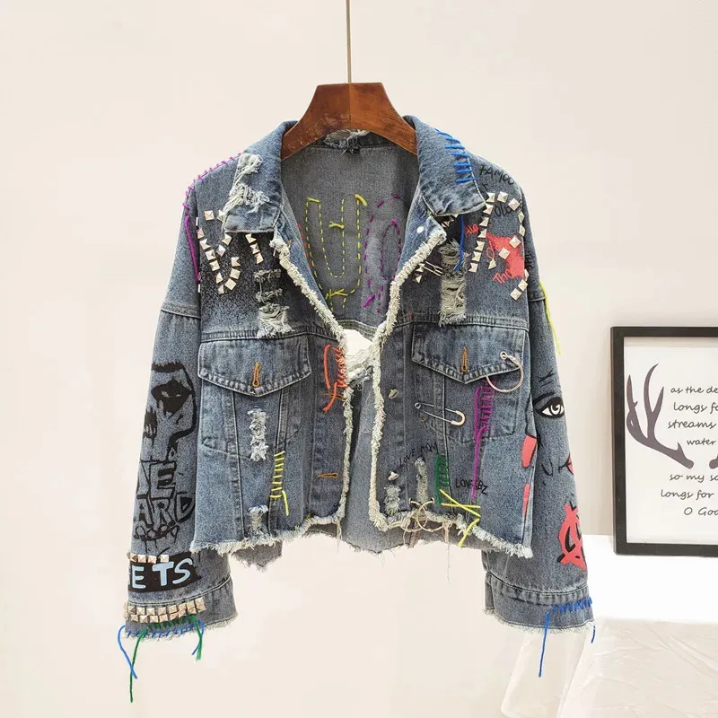 Womens Graffiti Denim Jacket Frayed Raw Cut Rivet Fringe Jean jas vrouwelijke buitenverklaring korte straatmode lente herfst 240426