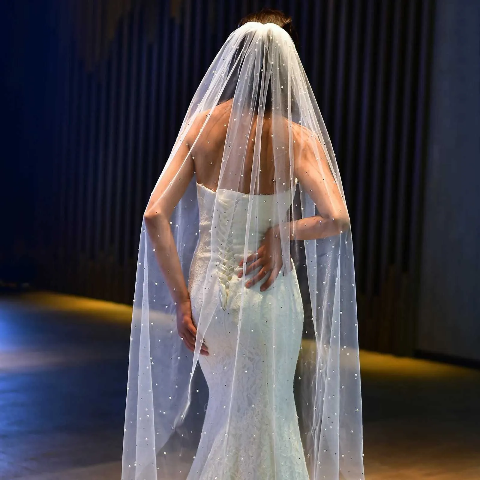 Biele svadobné šperky s trblietavým závojom, kamienkami a perlami, svadobný závoj, 1 úroveň, zmes kryštálov, korálkový tyl_voghion.com