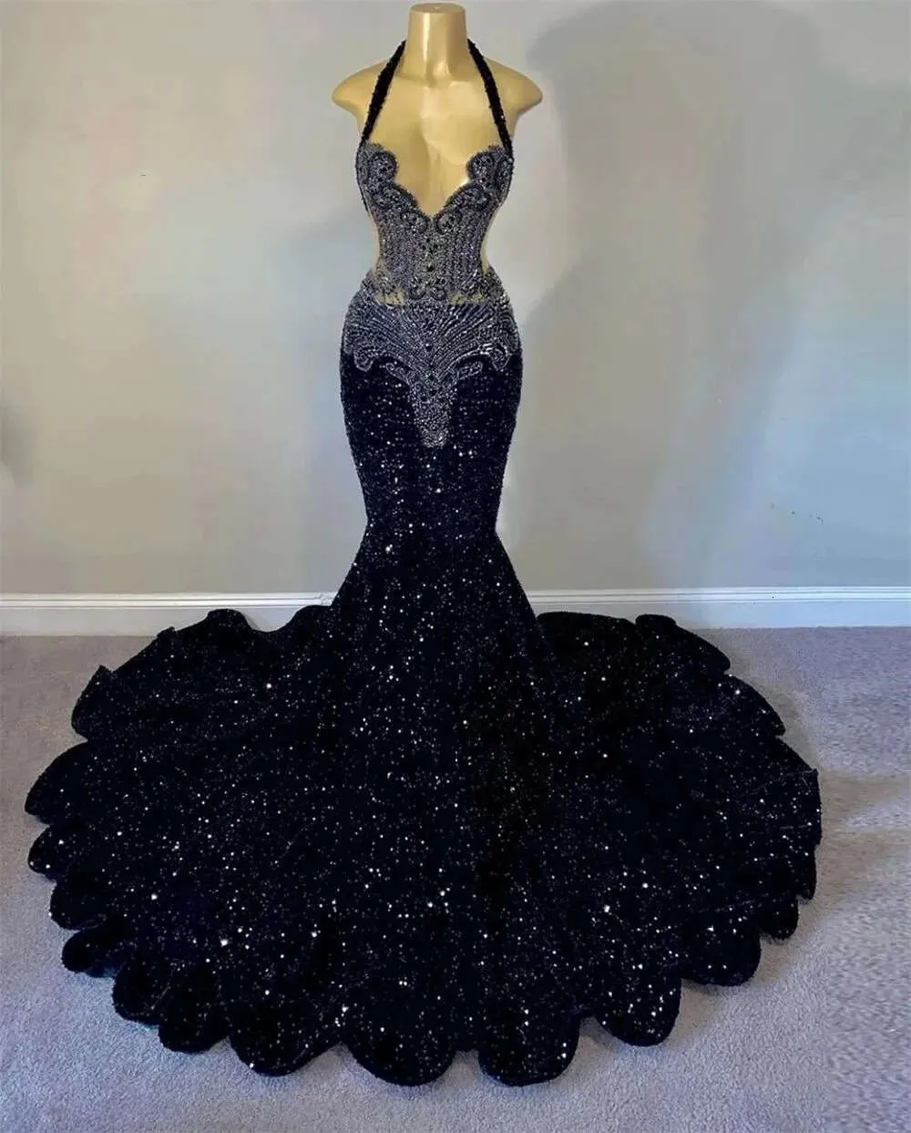 2024 Black Mermaid Prom Dresses Sequined Lace Sequin Halter Illusion Crystal Beads Evening Downs Formal Dress Sweep Train 0513