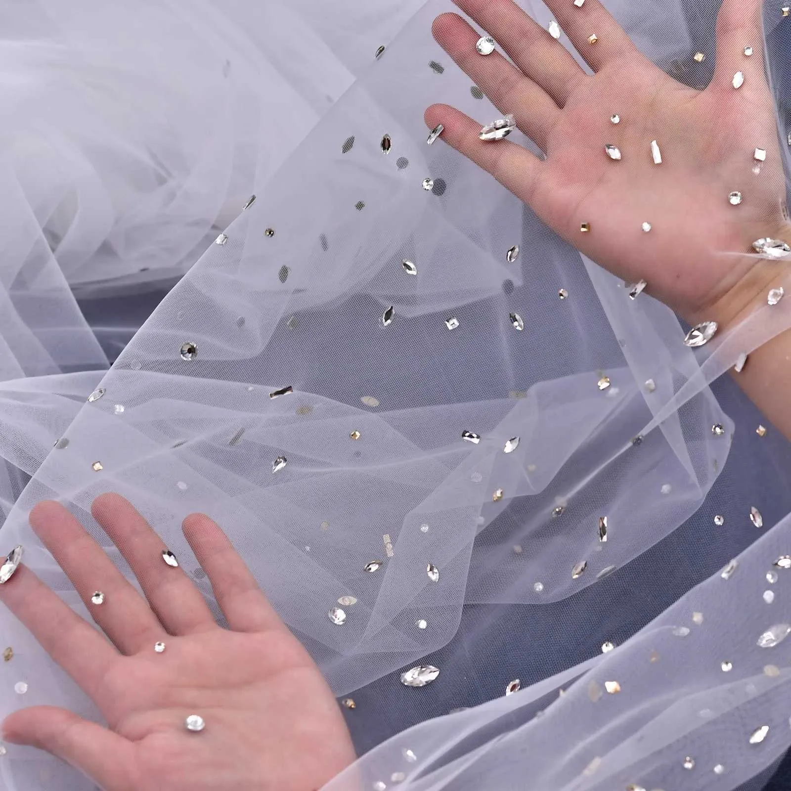 Gioielli per capelli V178 Veli da sposa con perline e cristalli, 1 strato, in tulle morbido con pettine, accessori da sposa per la sposa_voghion.com