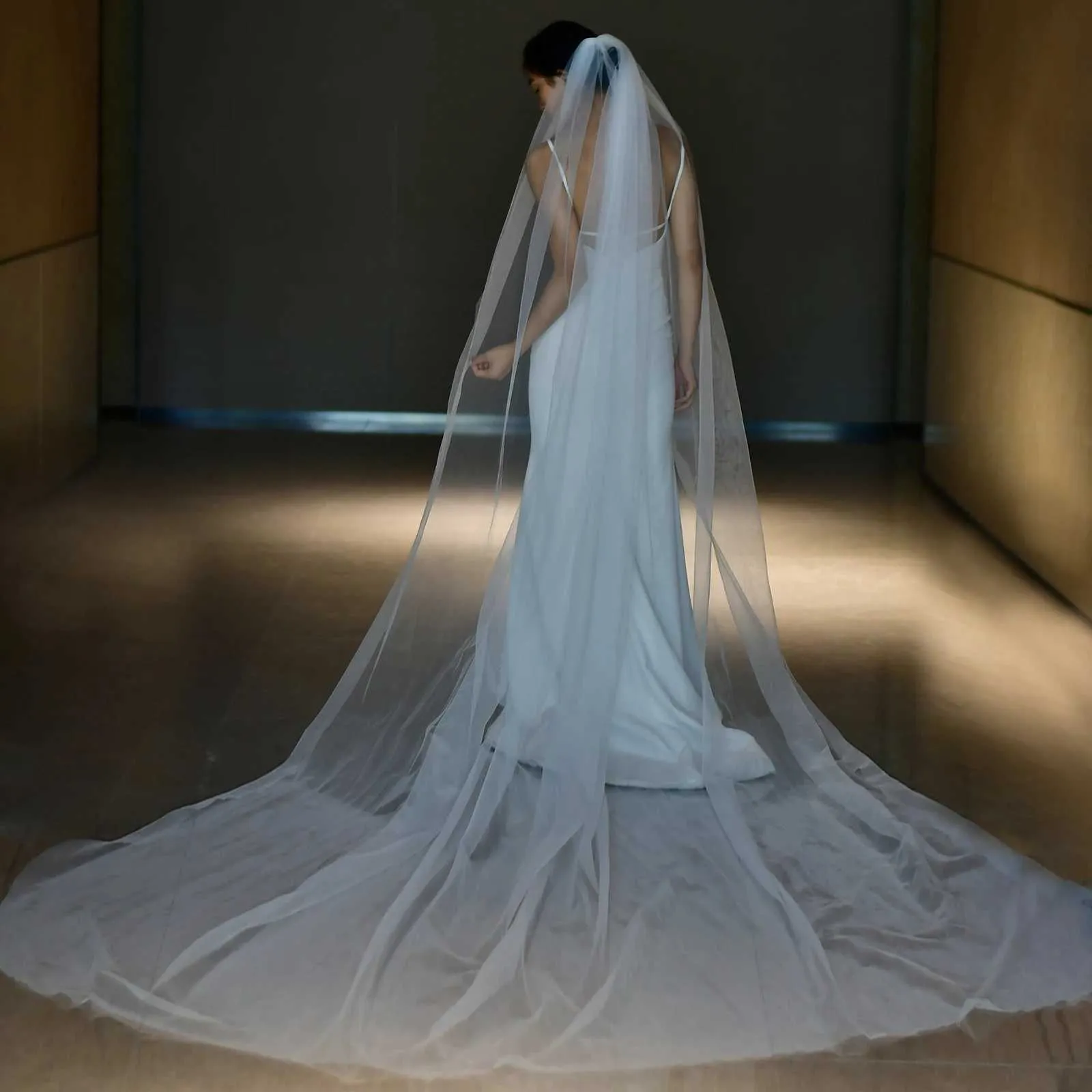 Gioielli per capelli M92 Velo lungo con pettine Velo da sposa cattedrale semplice 1 livello Bordo tagliato Sheer Soft Tulle120in Ampio matrimonio_voghion.com