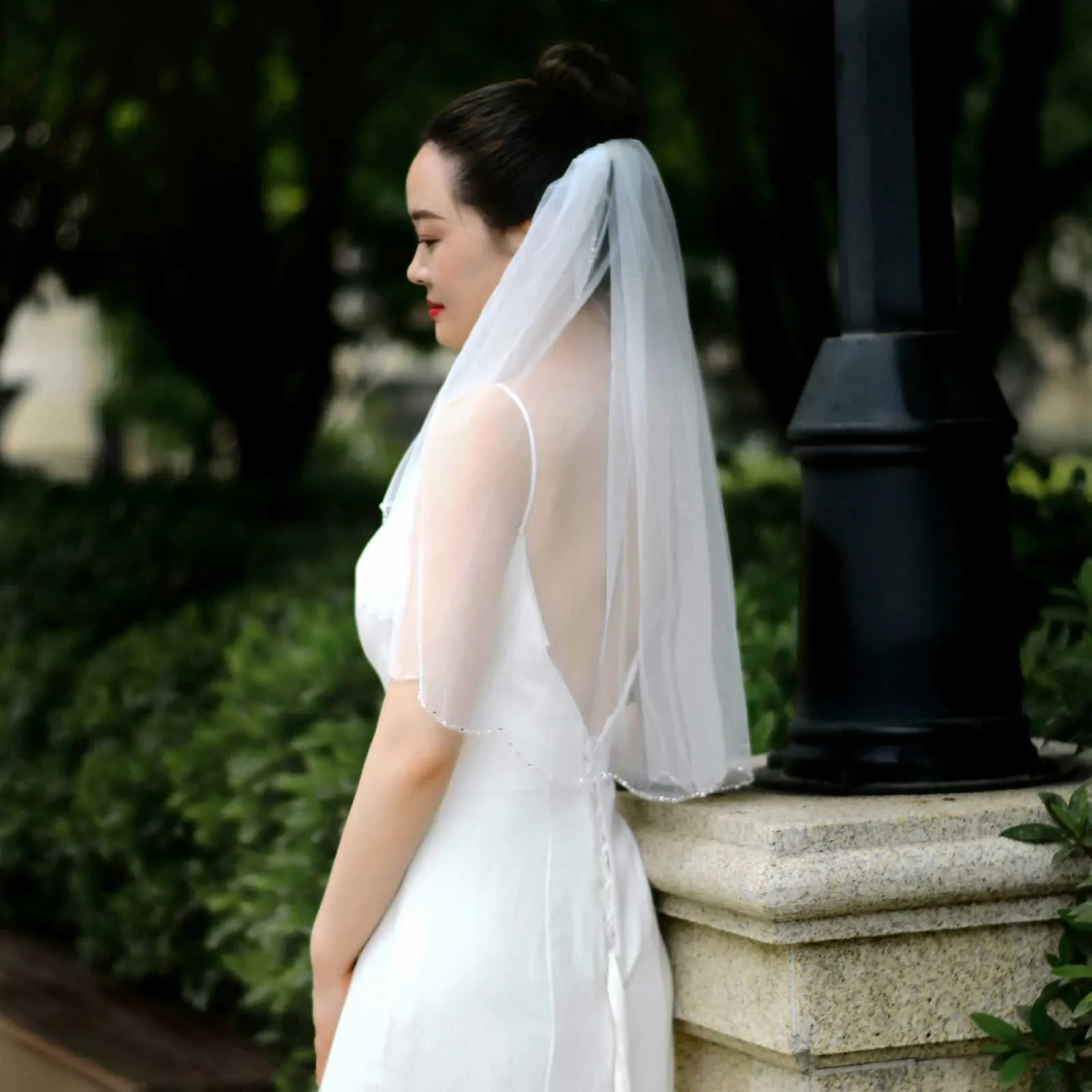 Voal de mireasă scurt cu strass și cristale pentru nuntă_voghion.com