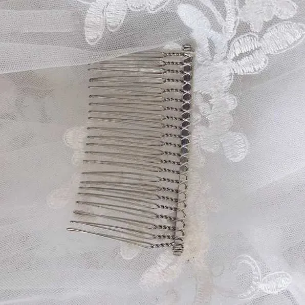 Haarschmuck Weiß Elfenbein Hochzeitsschleier Lang Hübsche Spitze Applizierte Kathedralenlänge Braut Mantilla Schleier mit Kamm_voghion.com