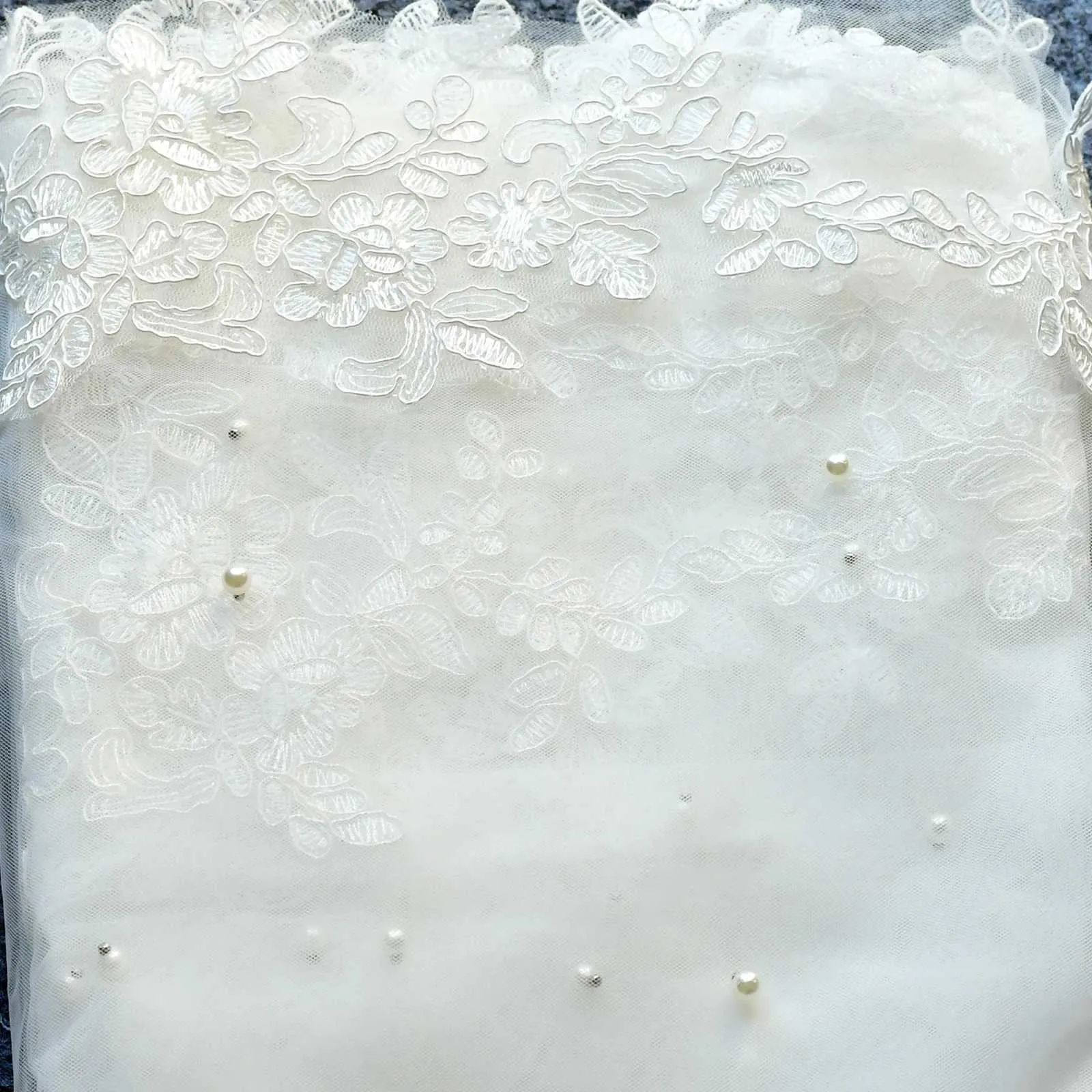 Haarschmuck V82 Perlen Schleier Spitze Rand Brautschleier 1 Stufen Perle Weicher Tüll mit Kamm Lange Hochzeitszubehör für_voghion.com