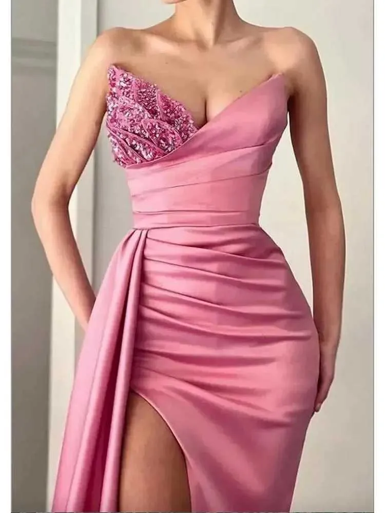 Runway Dresses Sexig sweetheart Arabiska vattenmelon Aftonklänning Front Split veckor Ruffles Long Prom Formella klänningar pärlor Crystals Robe de Soiree