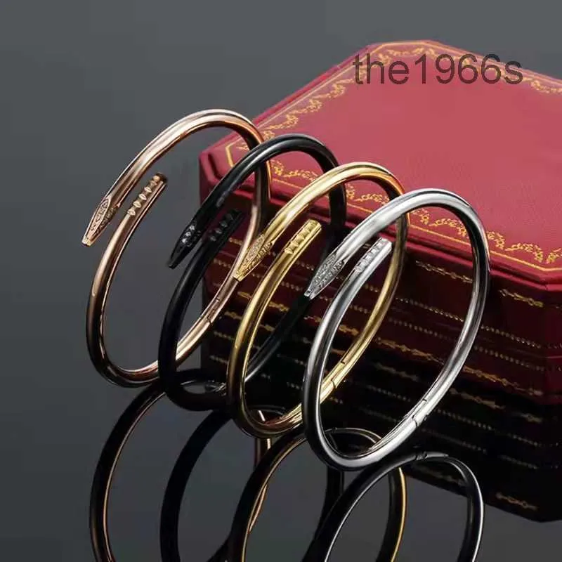 Markenmode-Armreif-Armband Luxus 18K Gold-plattierter Nagel Hochqualität Edelstahl Designer-Schmuck für Männer und Frauen PGF0