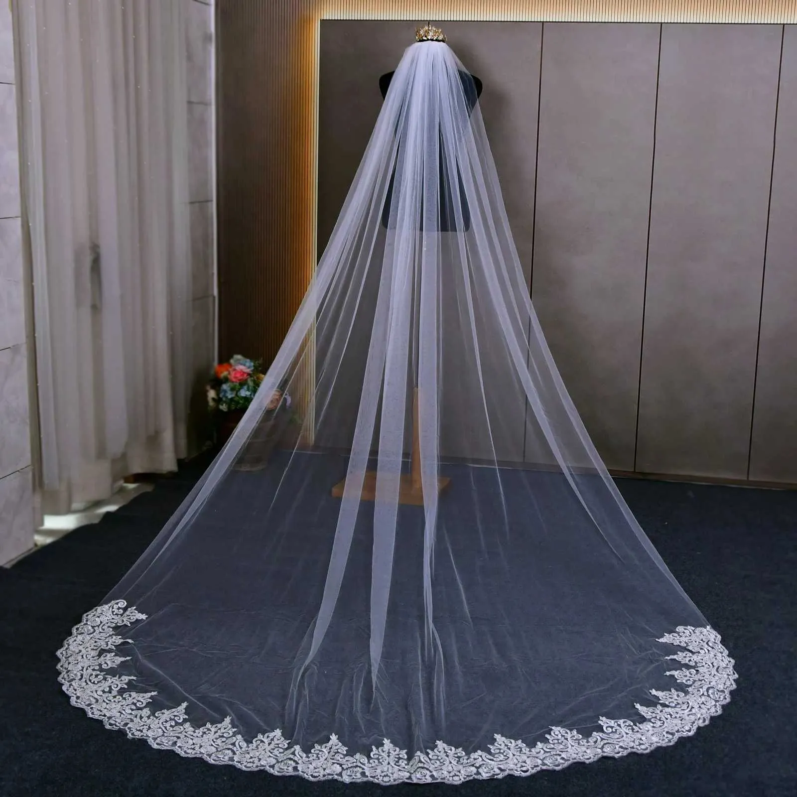 Vlasové šperky V70 Dlouhý závoj s krajkovým okrajem Aplikace Svatební závoj 1 úroveň Měkký tyl s hřebenem Svatební doplňky pro nevěstu_voghion.com