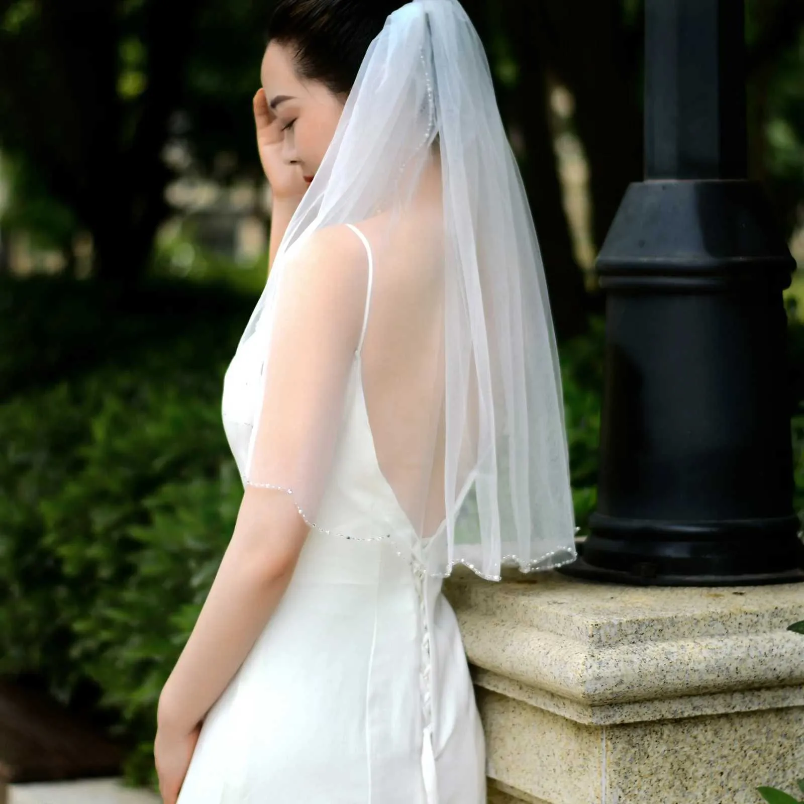 Voal de mireasă scurt cu strass și cristale pentru nuntă_voghion.com