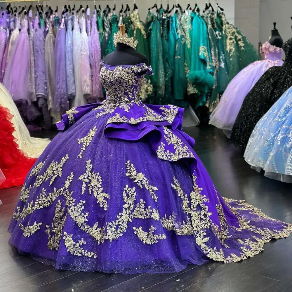 2024 Purple Sexy Quinceanera Dresses Off Shoulder Gold Lace Appliques Crystal Beads Sweet 16 Dress Peplum Vestidos De 15 Prom Party Gowns Ruffles Sweep Train 0513