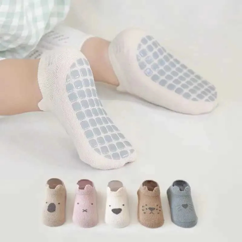 Kinder sokken babysokken schattige cartoon korte enkelsokken voor jonge kinderen jongens en meisjes lente en zomer ademende en niet -slip vloer sokken d240513