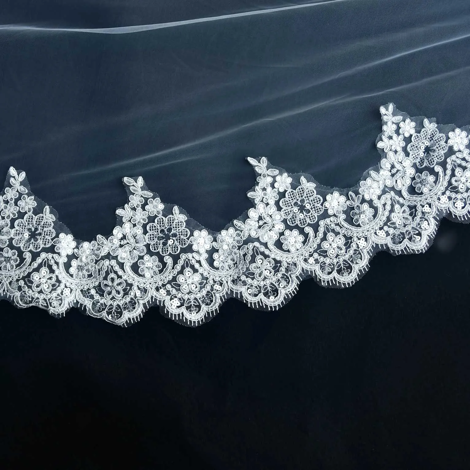 Hair Jewelry V152 Wide Veil Long Cathedral Bridal Veils 1 Tier 3M Lace Appliques Scalloped Edge Mantilla Tulle Wedding_voghion.com