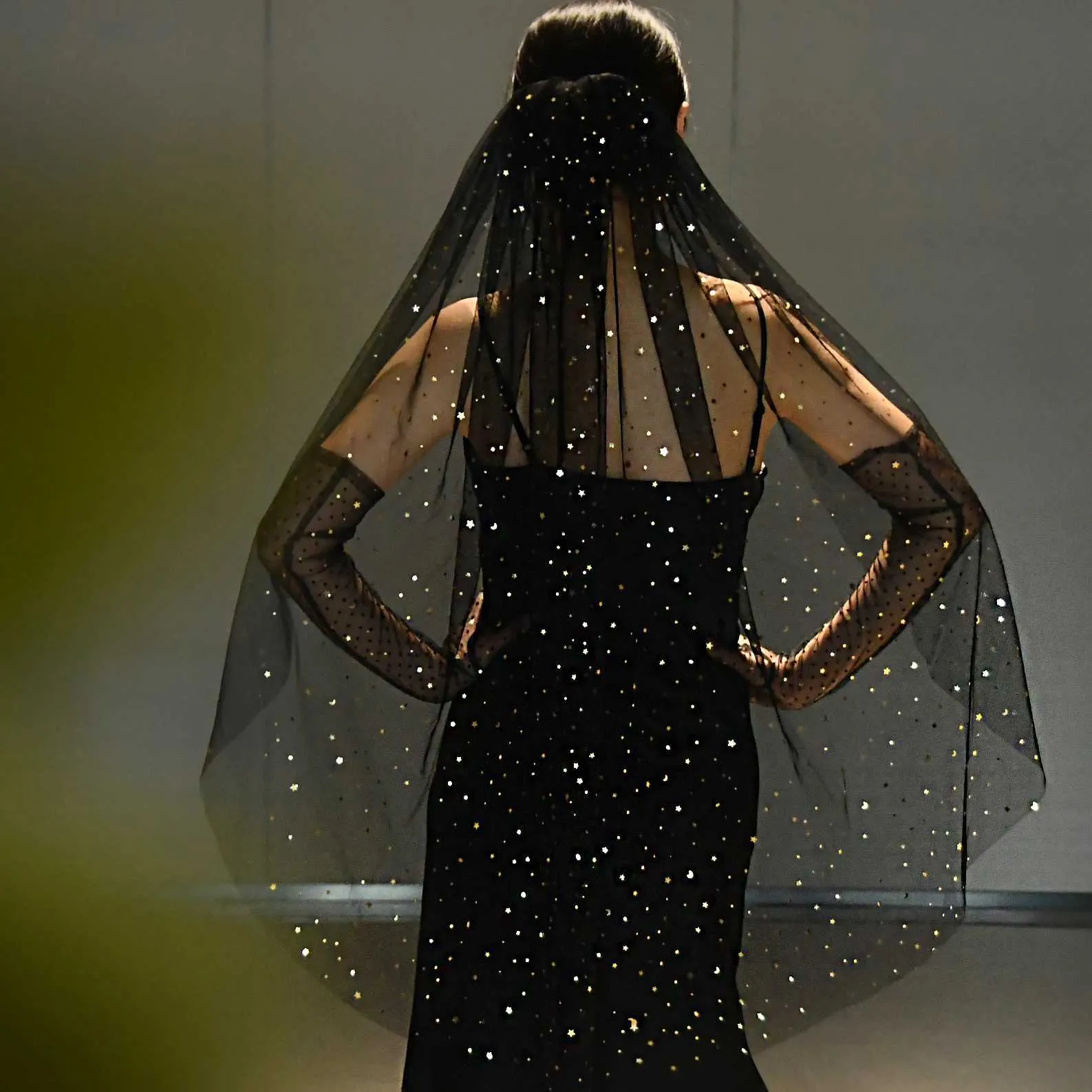 Hair Jewelry V209 Black Bridal Veils 1 Tier Wedding Veil Sparkly Gold Draped Veu Shining Star Moon Bronzing Glitter_voghion.com