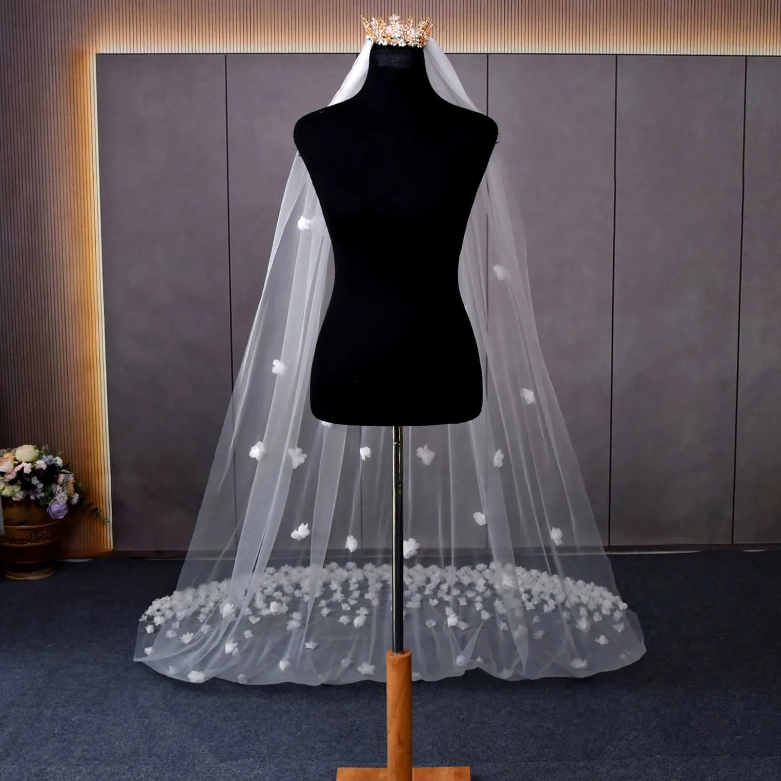 Wedding Veil With 3d Organza Flowers And Comb For Bridal Hair_voghion.com