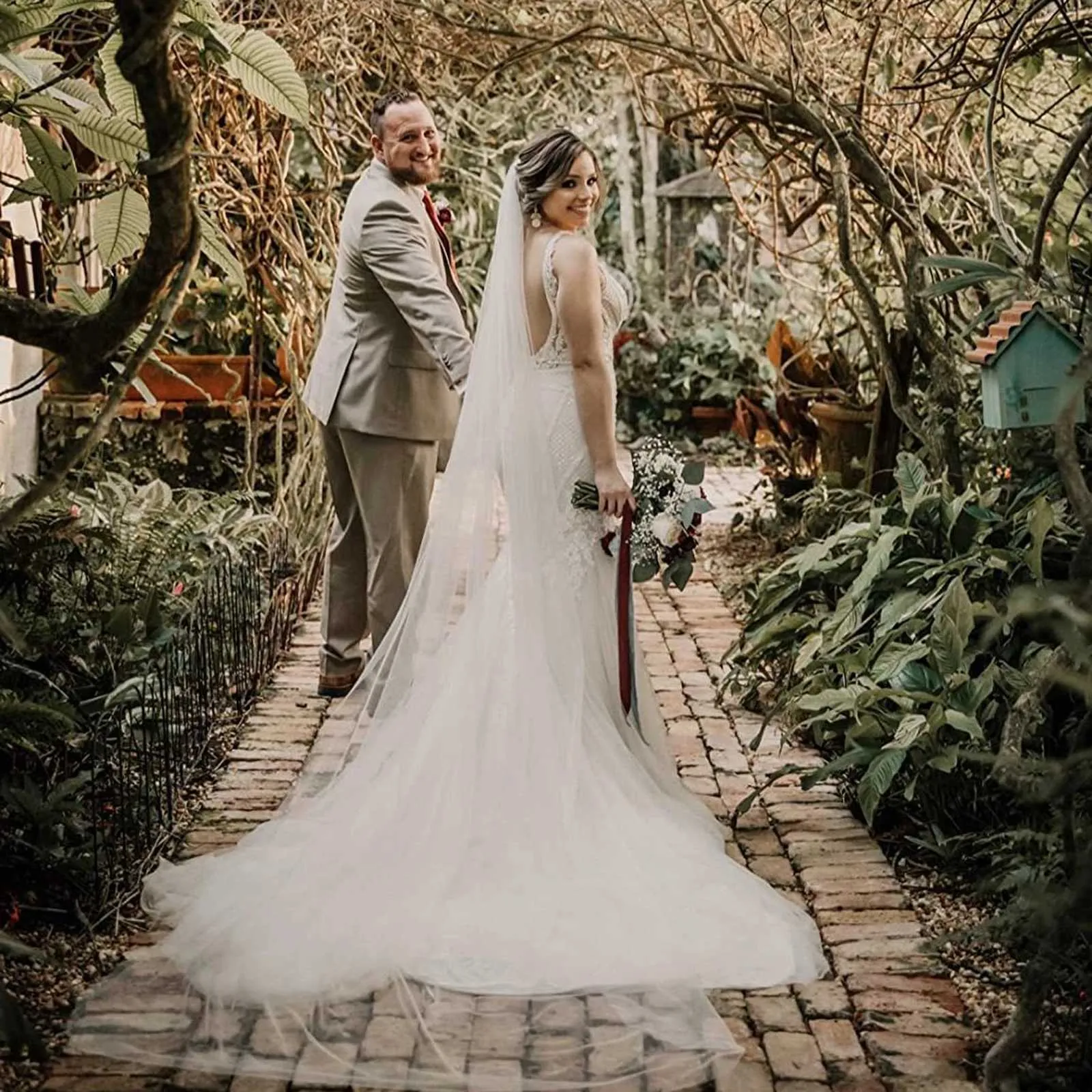 Gioielli per capelli M92 Velo lungo con pettine Velo da sposa cattedrale semplice 1 livello Bordo tagliato Sheer Soft Tulle120in Ampio matrimonio_voghion.com