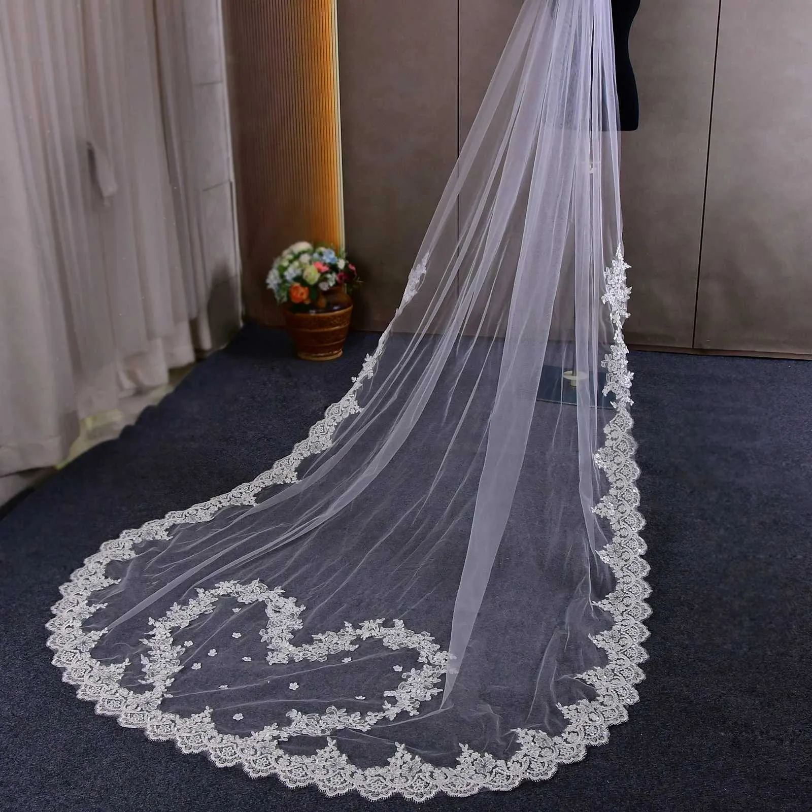 Hair Jewelry V163 Love Shape Veil Long Bridal Veils Cathedral 1 Tier Lace Appliques Edge Mantilla Wide Wedding_voghion.com