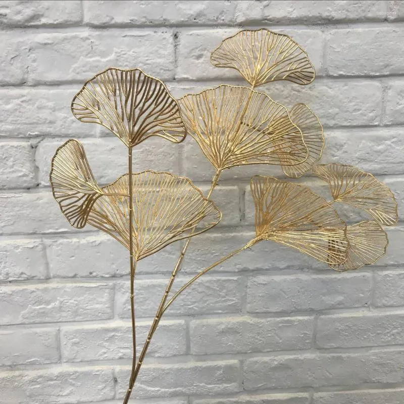 Fleurs décoratives 2pcs L'imitation Golden Flower Ginkgo Leaf Plastic Wood Festival Decoration Wholesale