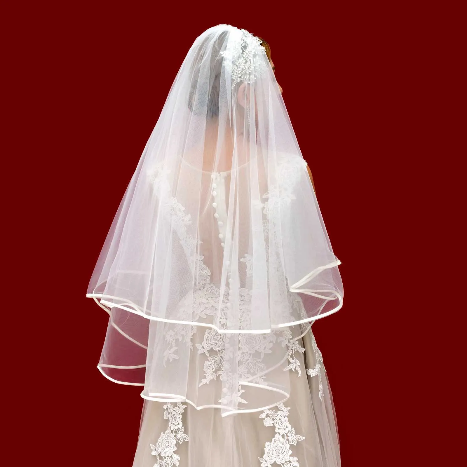 Voile de mariée à 2 niveaux avec bord en ruban pour bijoux de cheveux, longueur cathédrale de mariage, voile en tulle italien souple devant et derrière V97_voghion.com