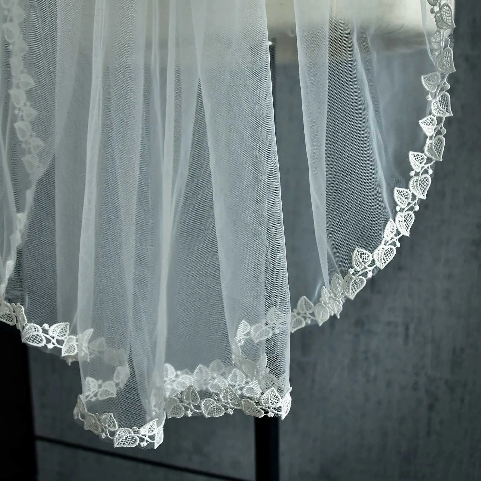 Haarschmuck MZA03 Schleier Blattförmige Rankenflicken Spitzenrand Hochzeit Teilbesatz 1-stufig Brautschleier Brautaccessoires_voghion.com