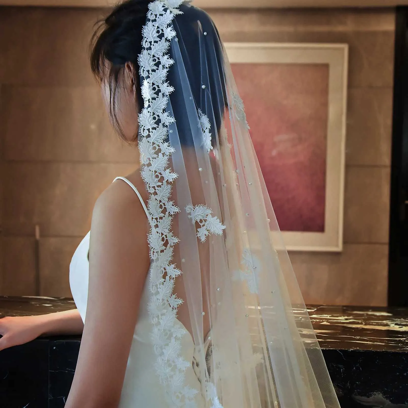 Brautschleier Mit Perlen Und Spitzenapplikation Für Brautfrisur_voghion.com