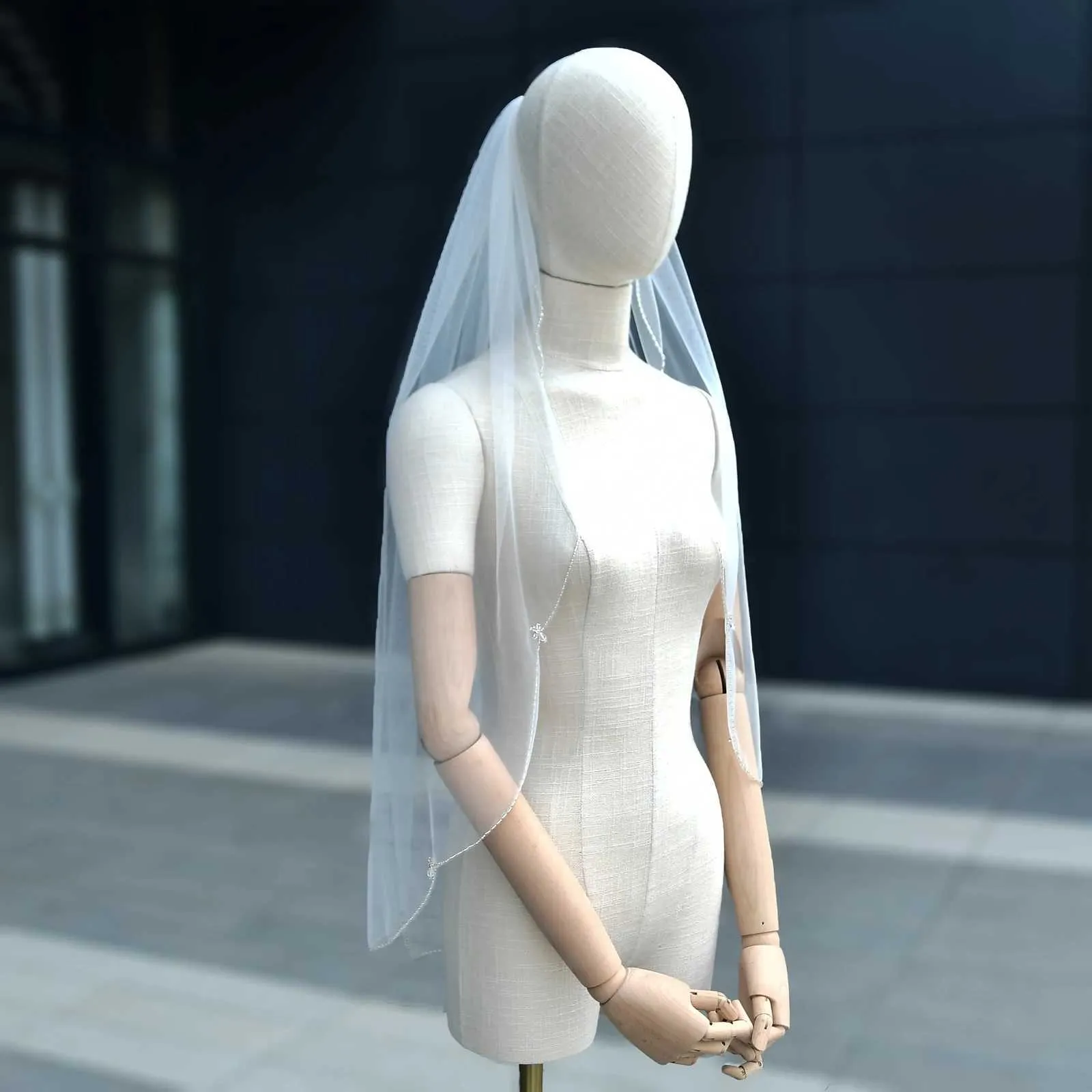 Eleganter Brautschleier Mit Perlen Und Strass Für Brautfrisuren_voghion.com