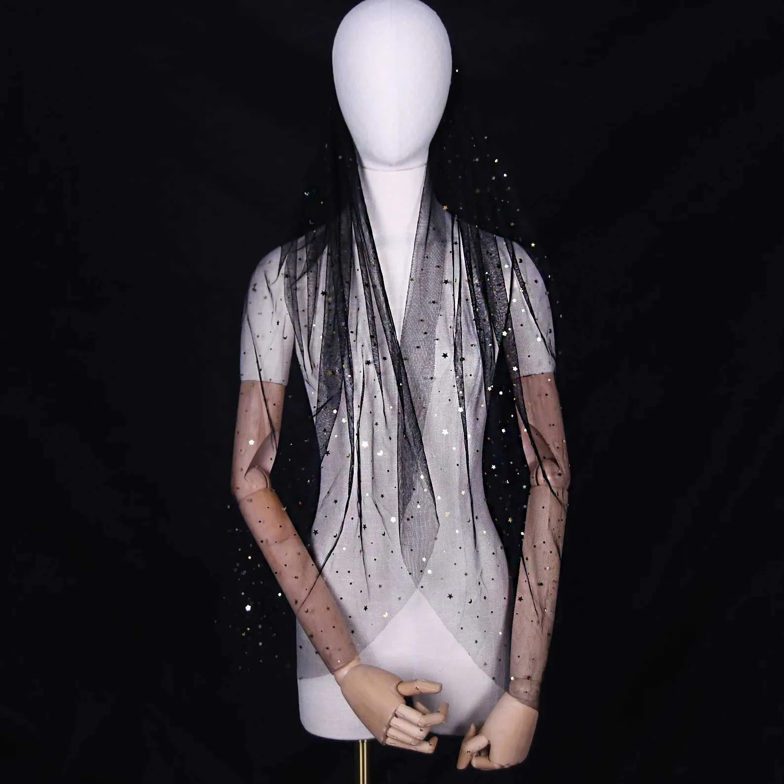 Sparkly Black Bridal Veil With Gold Star And Moon Details_voghion.com
