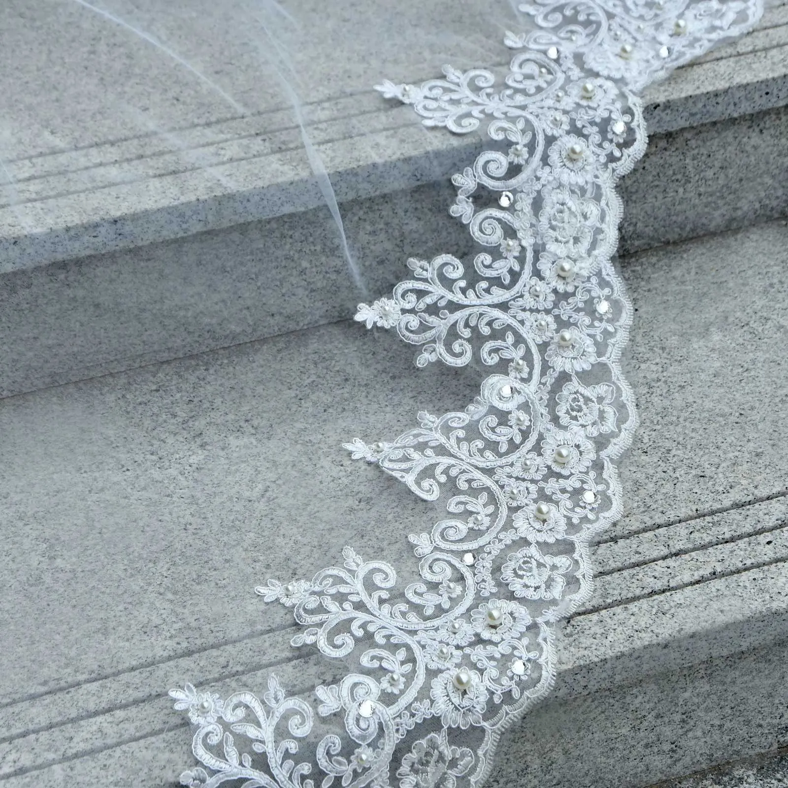 Hair Jewelry V153 Bridal Veils Long Cathedral Veil 1 Tier 3M Lace Appliques Scalloped Edge Mantilla Tulle Wedding_voghion.com