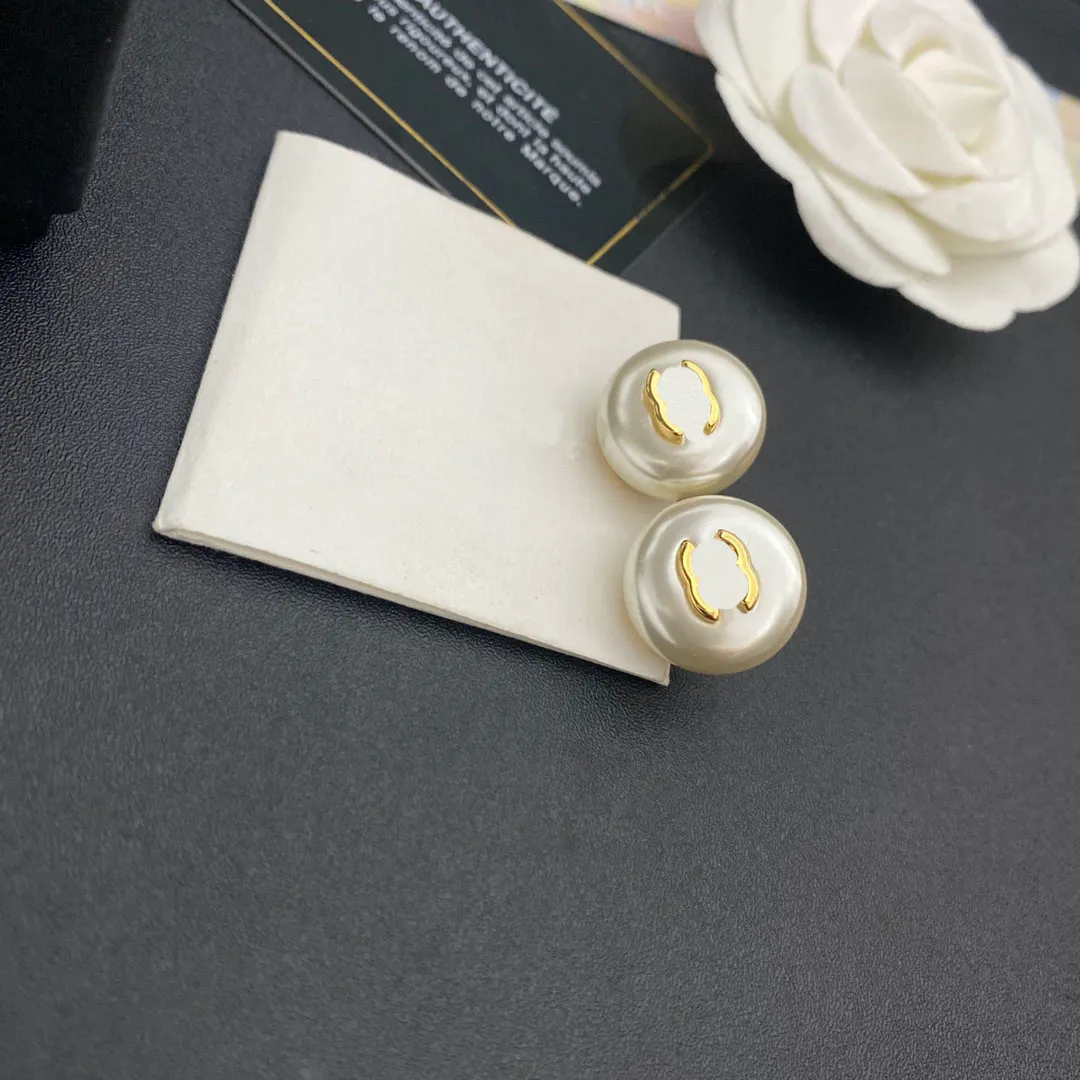 Boutique 18k Gold-Plated Earrings Brand Designer Classic Simple Circular High-kvalitet örhängen Charmig söt tjej högkvalitativa örhängen med låda födelsedagsfest