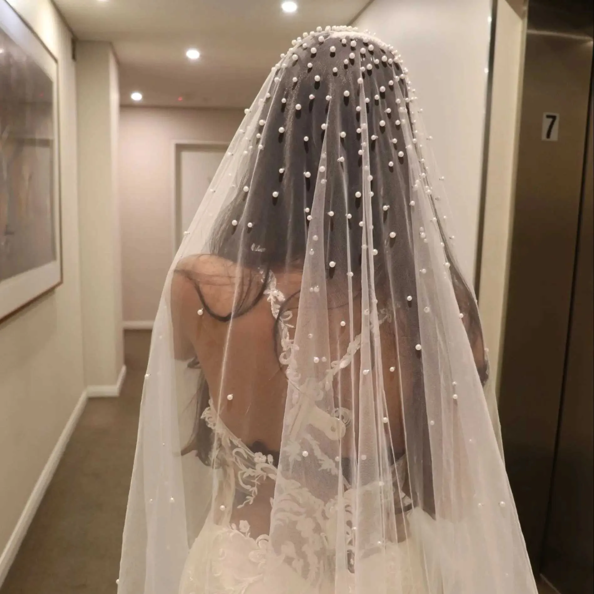 Hårsmykker V08 INGEN Kam Slør Perler Perlebesat Brudeslør Dækker Ansigt Katedral Længde Rå Kant Skønhed Brud Bryllup_voghion.com