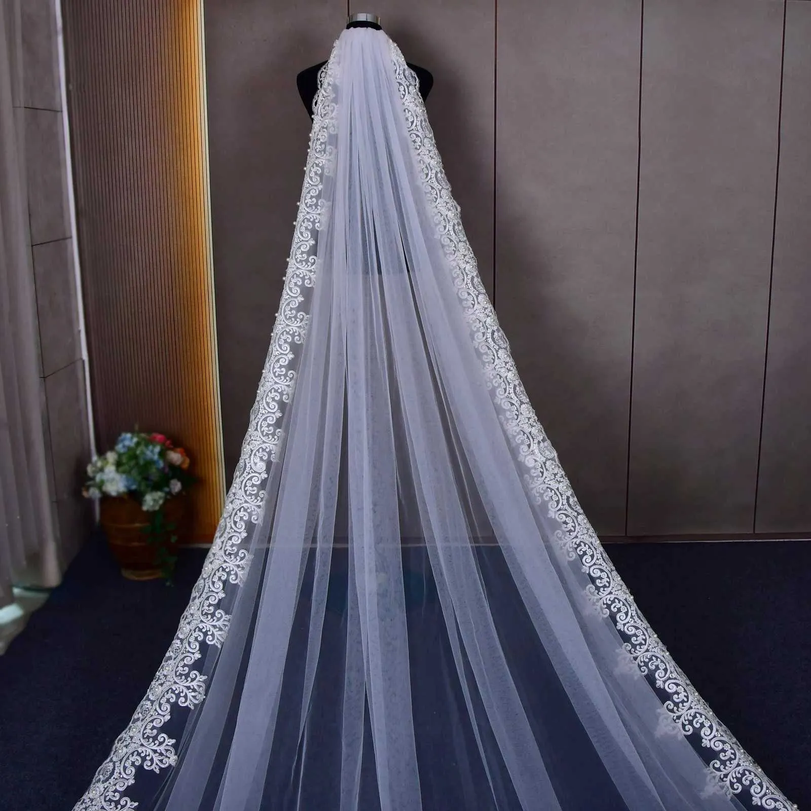 Hair Jewelry V153 Bridal Veils Long Cathedral Veil 1 Tier 3M Lace Appliques Scalloped Edge Mantilla Tulle Wedding_voghion.com
