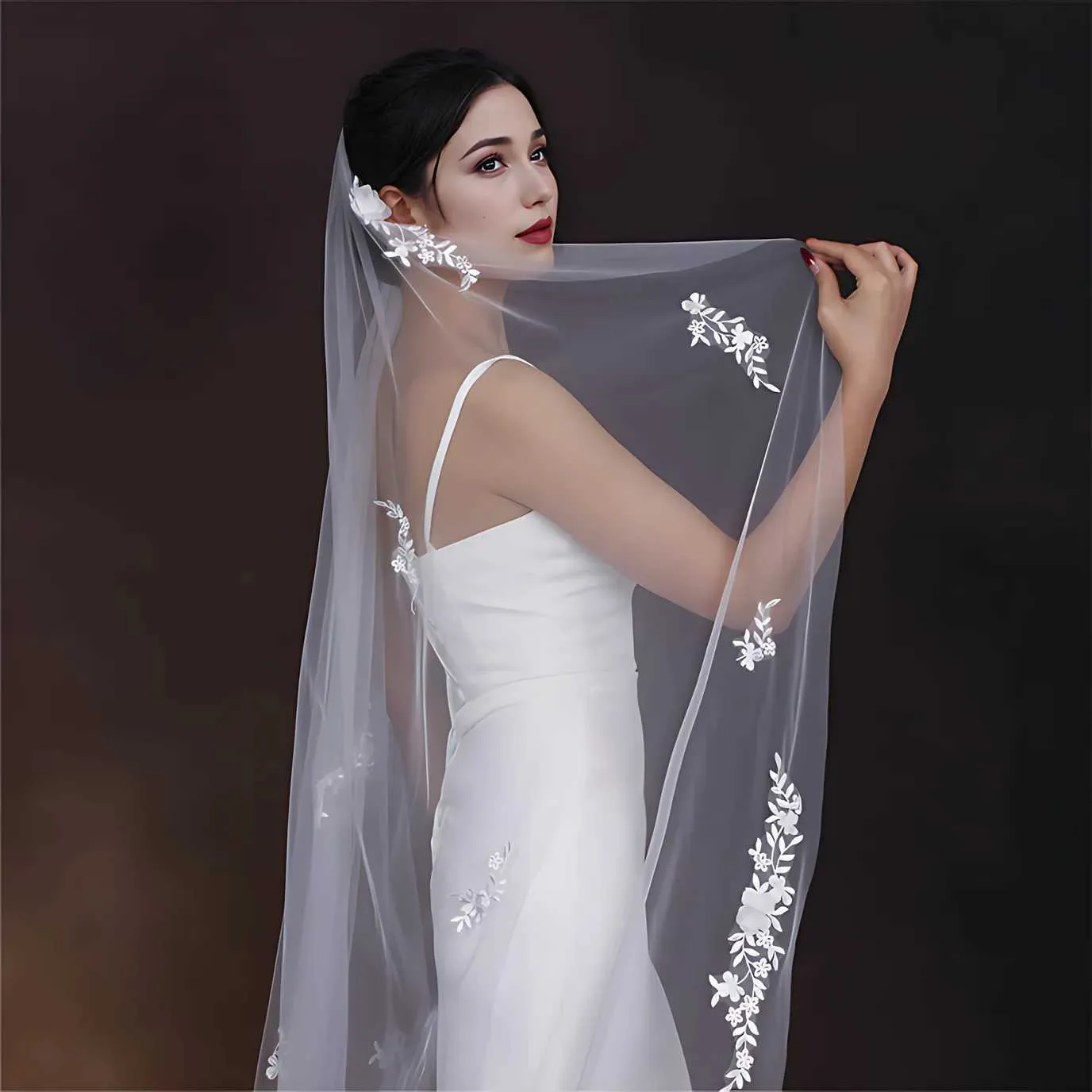 Haarschmuck Eleganter Spitzen-Hochzeitsschleier mit Perlen 3D-Blume Lange Kathedrale Weiche Brautillusion mit Kamm Brautzubehör_voghion.com