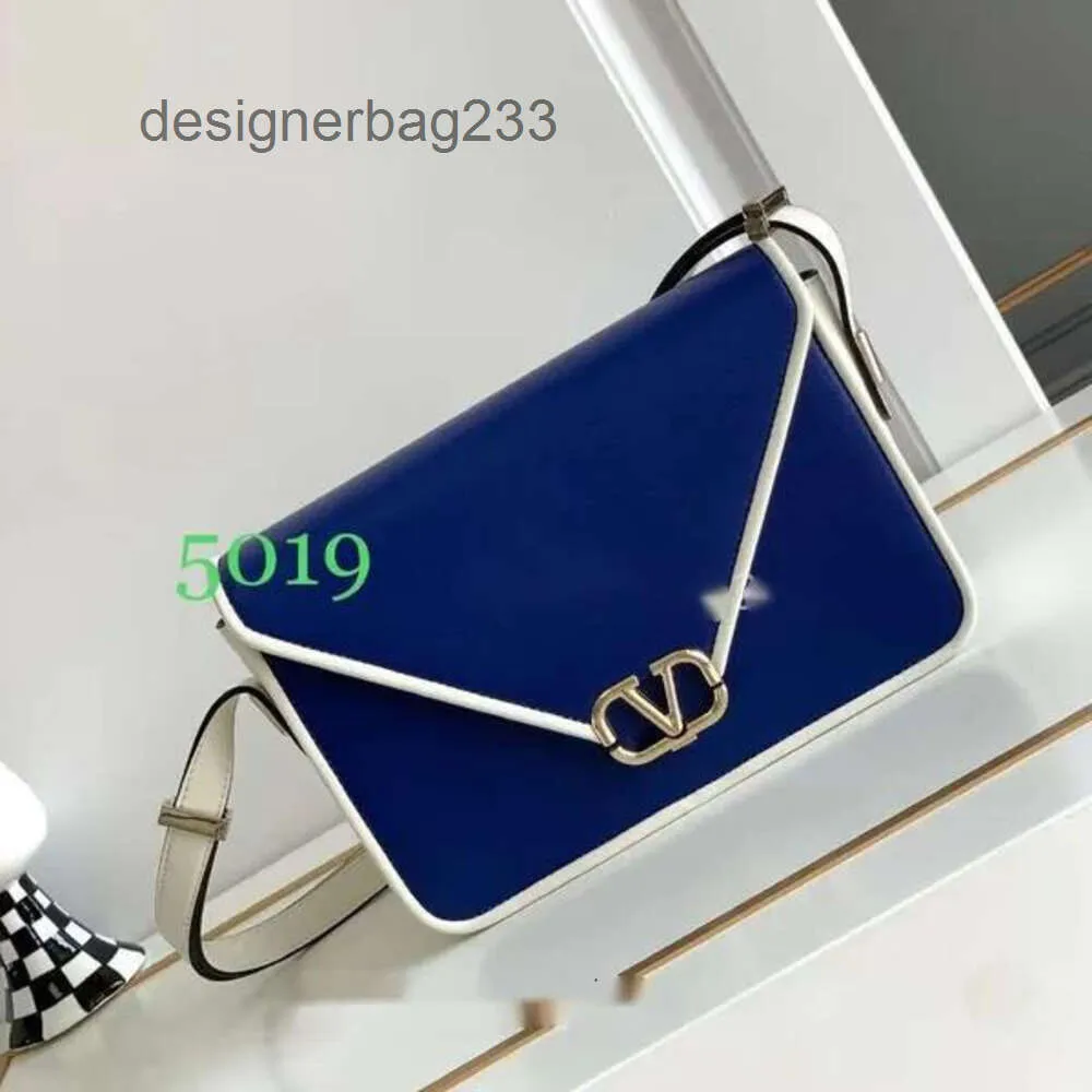 Vo Bag Lock Purse Strap Valenteino Handbags Hands Bags épaule New Designer Event Handbag Vslings 2024 Crossbody Satchels Bags Sacs Stud V-envelope KBHC