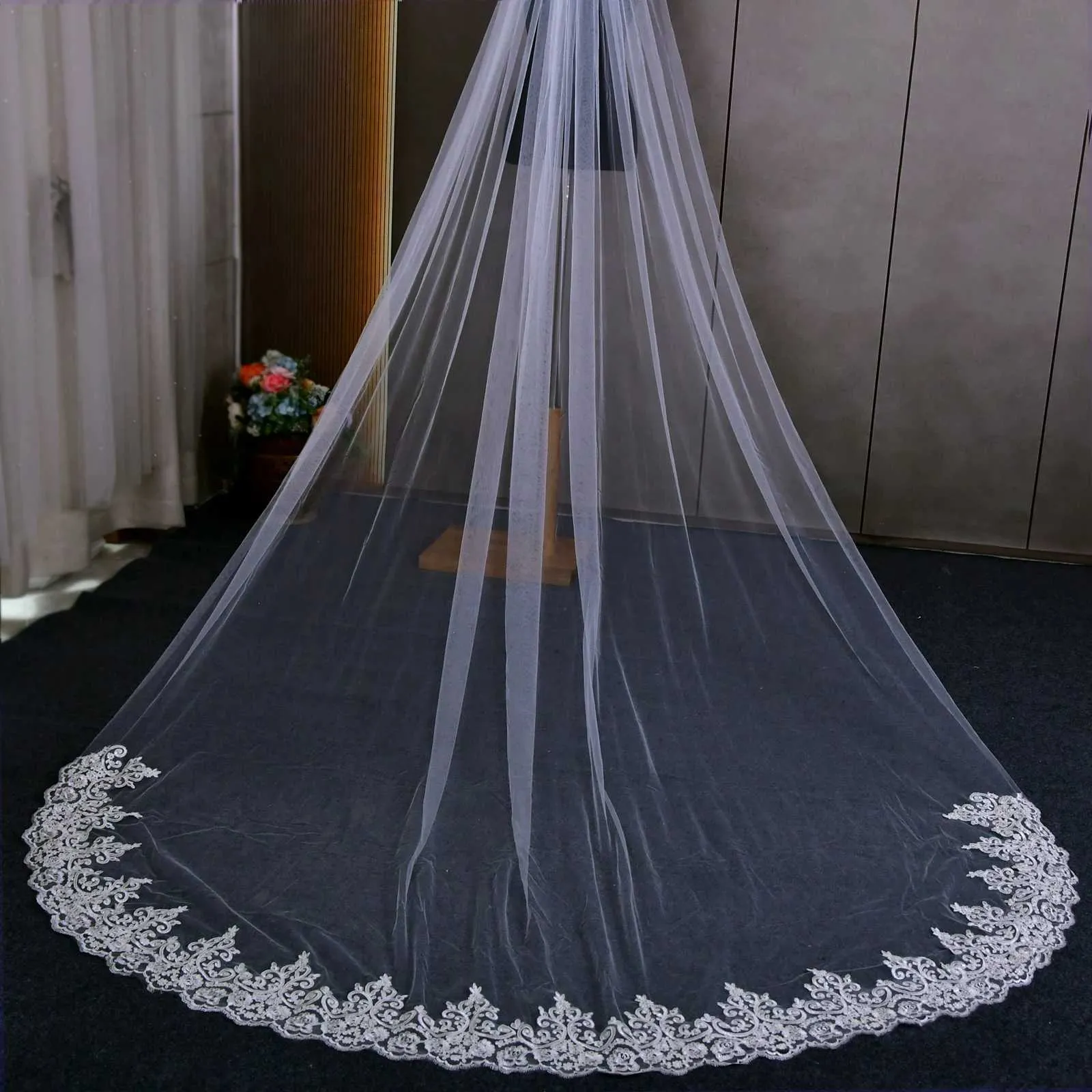 Vlasové šperky V70 Dlouhý závoj s krajkovým okrajem Aplikace Svatební závoj 1 úroveň Měkký tyl s hřebenem Svatební doplňky pro nevěstu_voghion.com