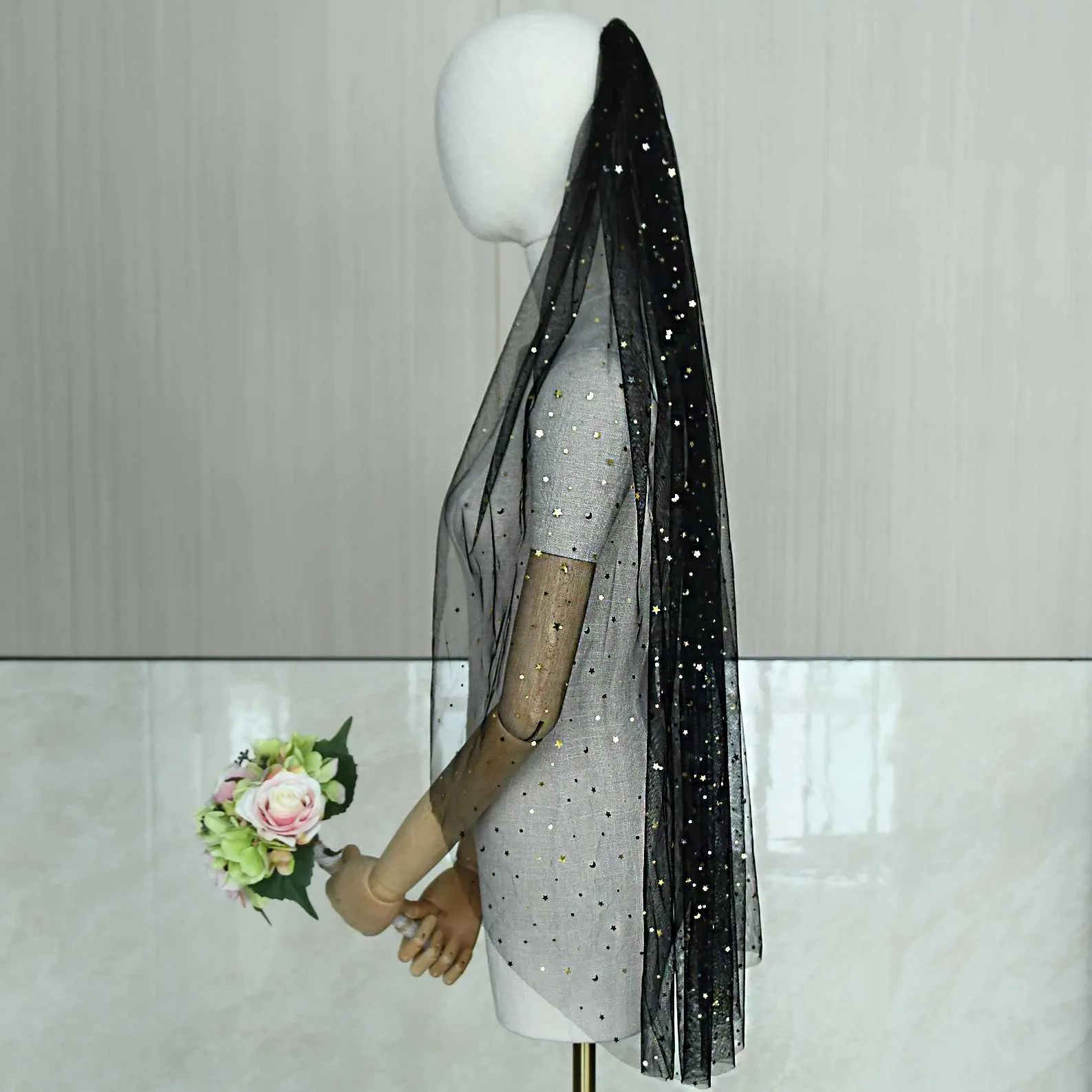 Sparkly Black Bridal Veil With Gold Star And Moon Details_voghion.com