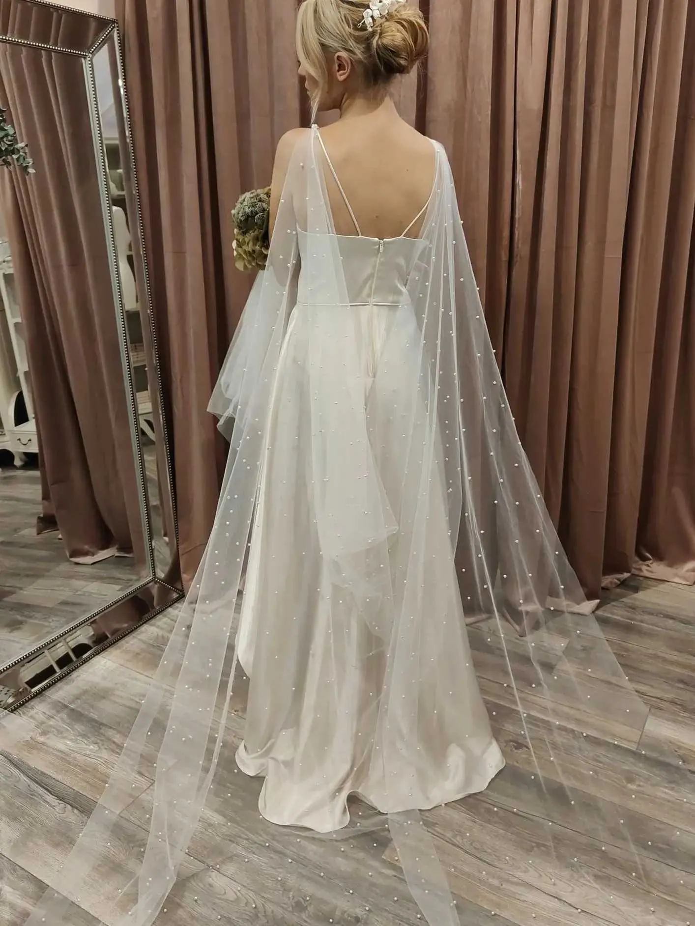 Bijoux de cheveux pour femmes VG41 Cape de mariée Voiles Perles Voile perlé Veste Femme Épaule dénudée Boléro Châle Accessoires de mariage_voghion.com