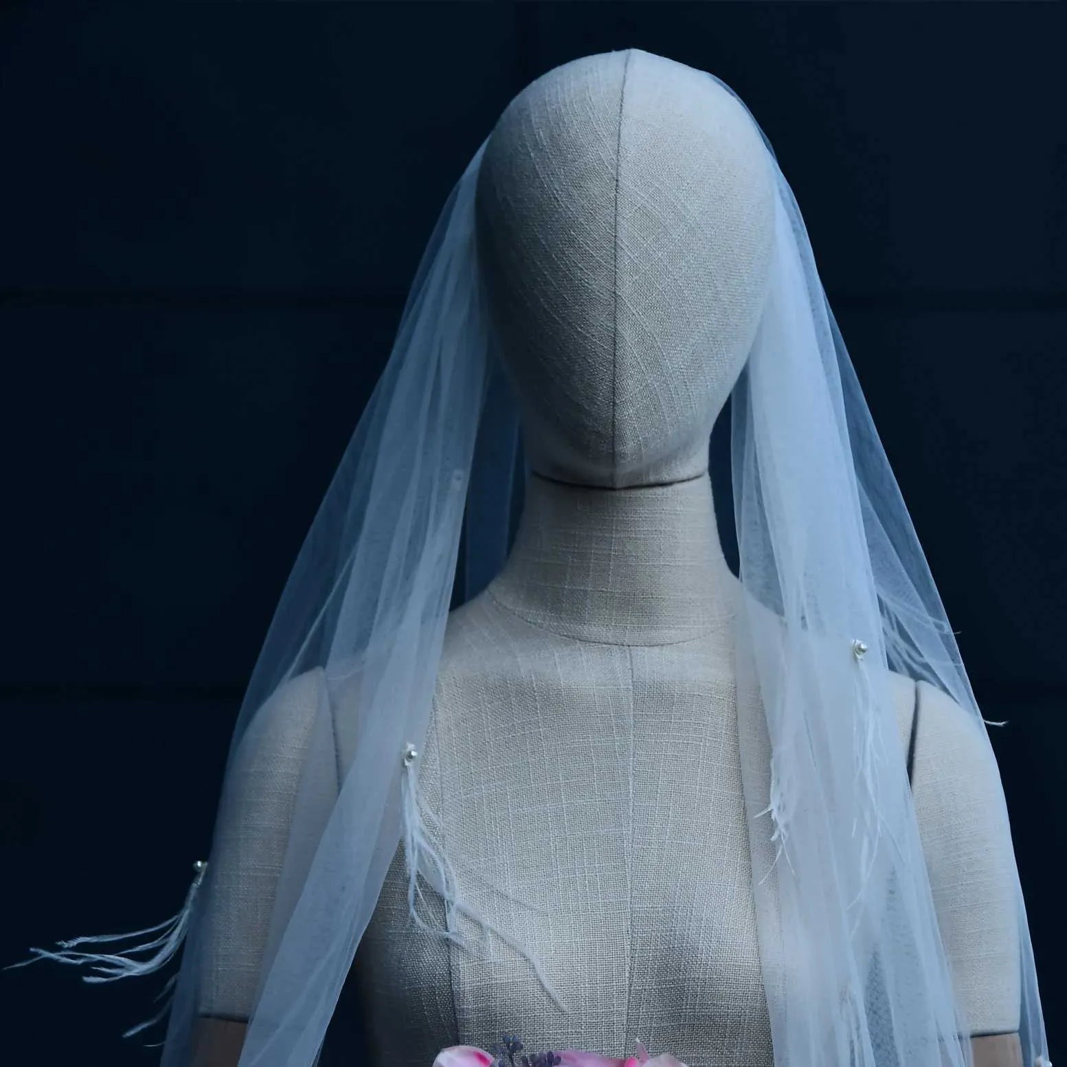 Brautschleier Mit Perlen Und Federn Aus Tüll Für Die Hochzeit_voghion.com