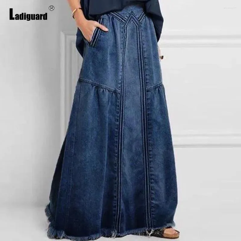 Jupes Femmes Stand Pockets Vêtements en denim 2024 Jeans courts de mode sexy