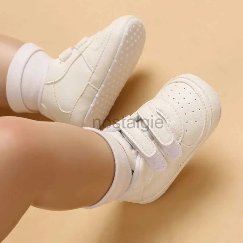 Sneakers Baby Spring Scarpe ragazze neonate e ragazzi battisti casual scarpe da passeggio non slip -slip white sola sport scarpe d240513