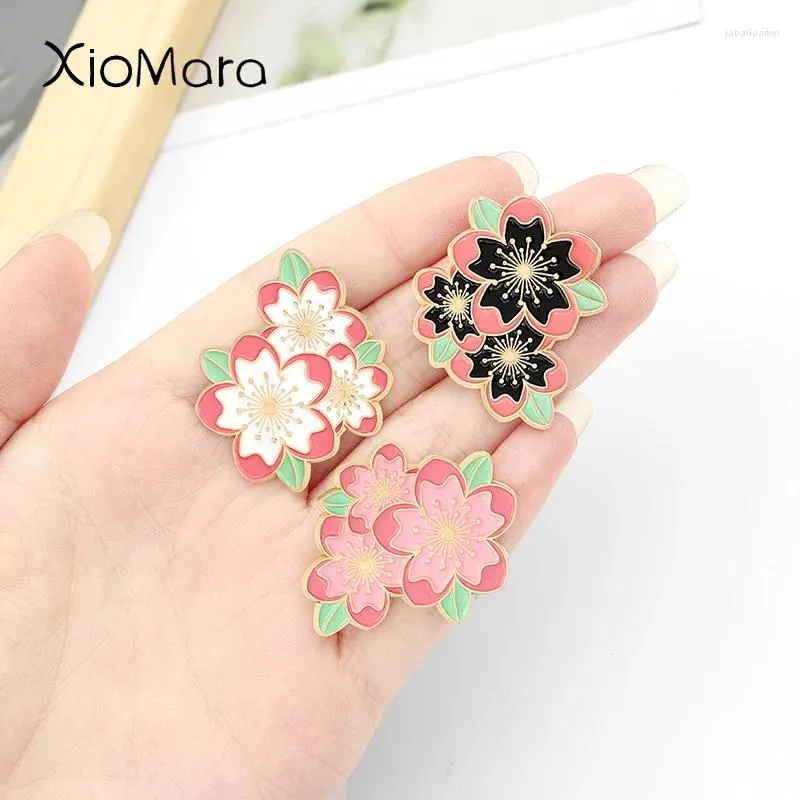 Broscher 6 stilar körsbärsblommor emaljstift japansk blommor design brosch färgglada märken vårsmycken väska hatt tillbehör