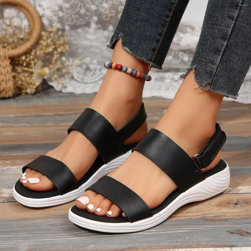 Sandalet bayanlar yaz gündelik saf renkli deri yumuşak taban çifte geniş bant balık ağız açık ayak parmağı terlik tokası kayış ayakkabıları