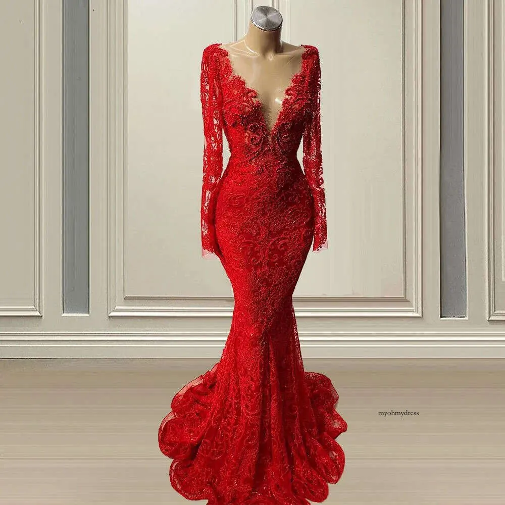 2024 Robes de soirée rouge sexy porte la sirène Deep V couche manches longues illusion en dentelle complète Perles en cristal transparent Back Formal Prom Robe Party Robes plus taille 0513