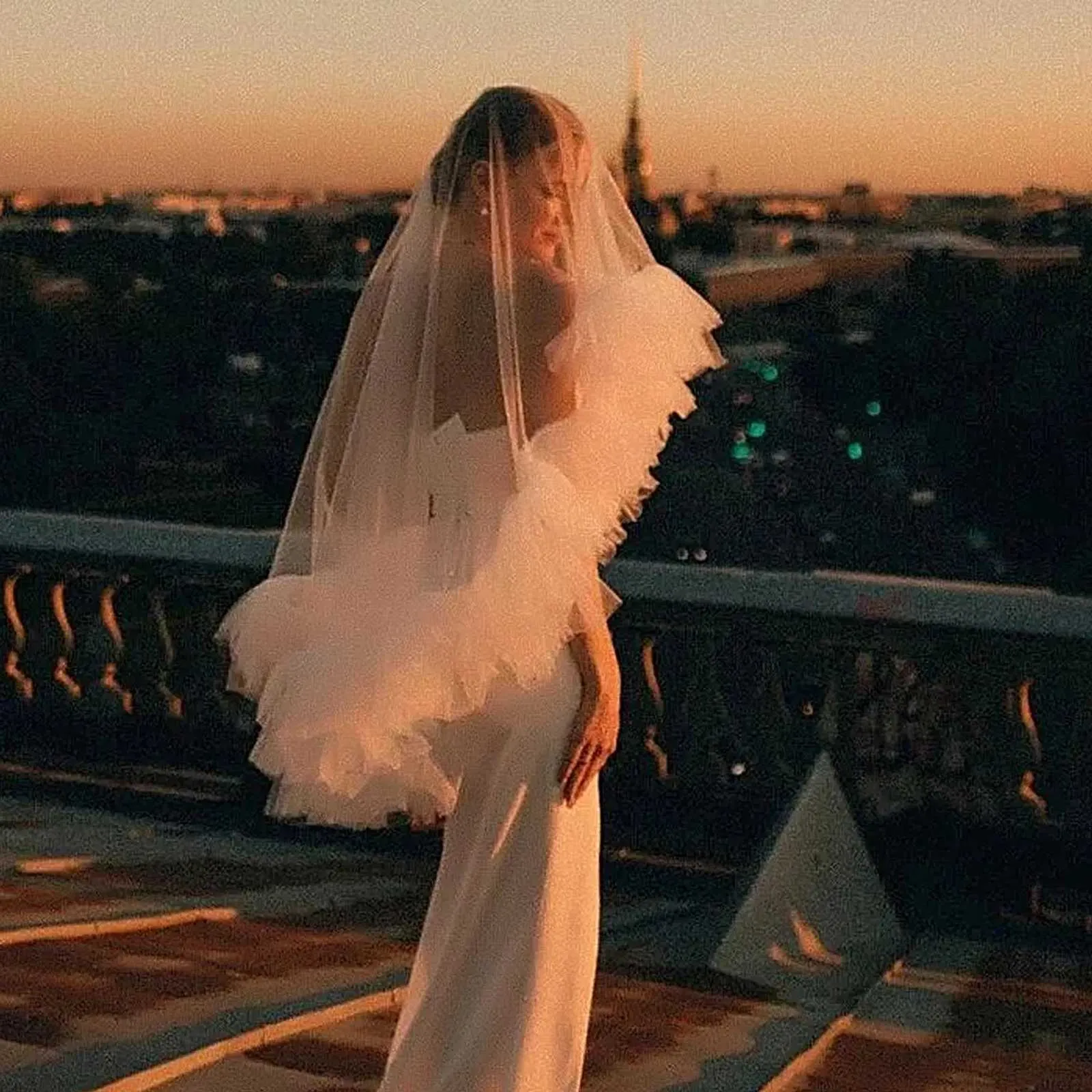 Gioielli Corti 2 strati Veli da sposa Copri viso Fard Lunghezza gomito Velo Splendidi accessori per capelli da sposa Halloween_voghion.com