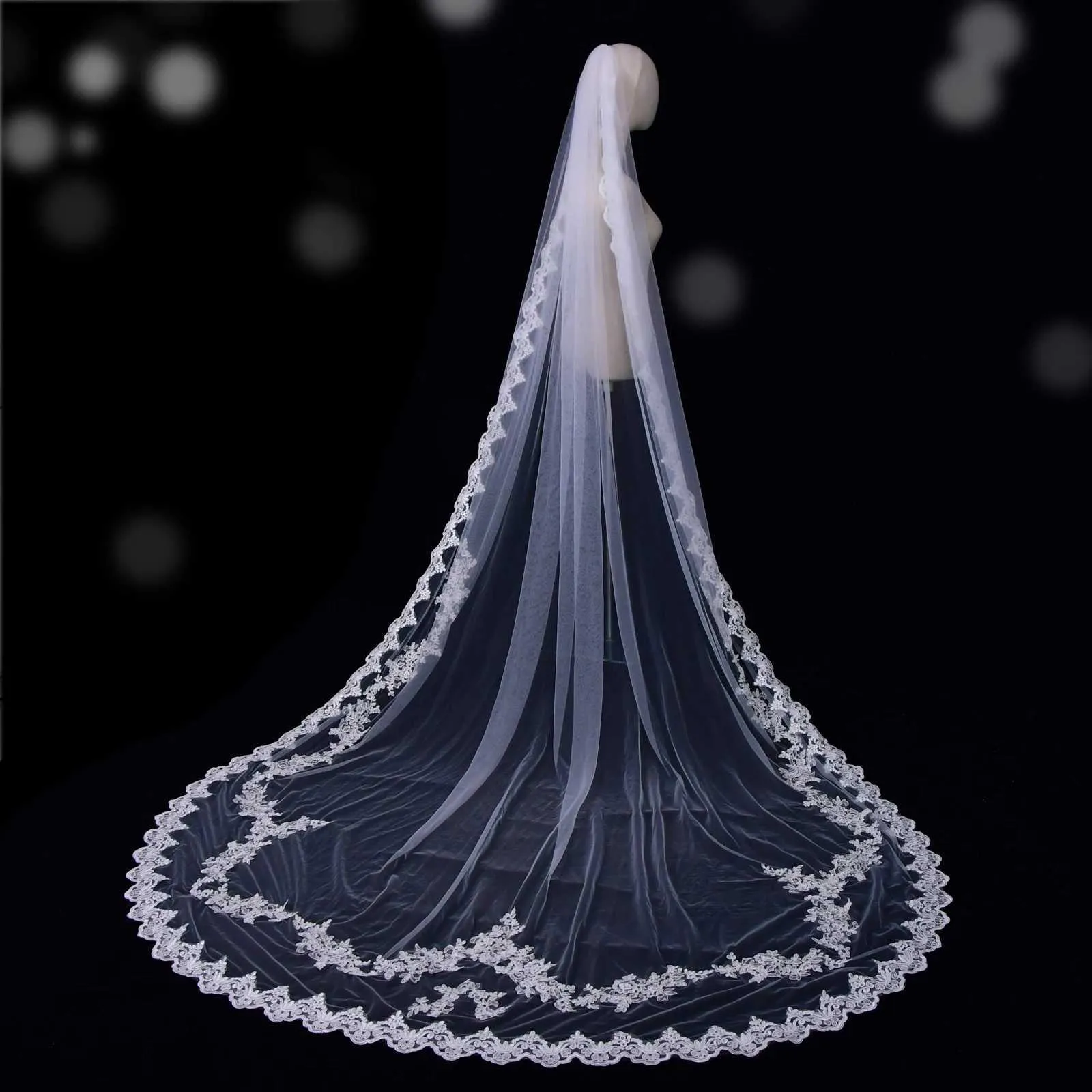 Haarschmuck v110 Langer Schleier Spitzenapplikationen Brautschleier 1-stufig Kathedrale Weicher Tüll Hochzeitskleid Accessoires für die Braut_voghion.com