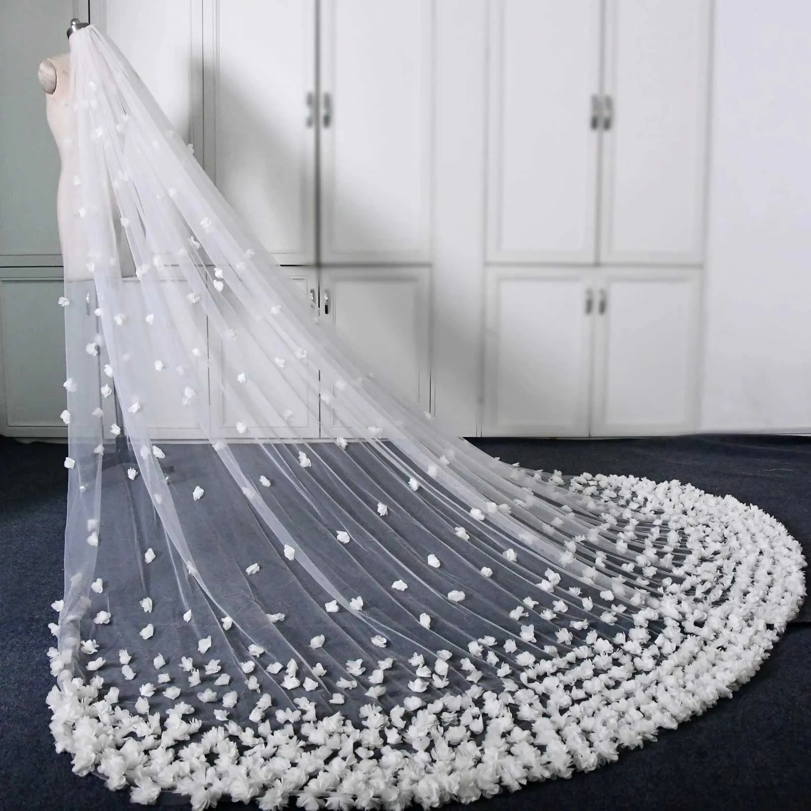 Long Cathedral Bridal Veil With 3d Flowers And Comb For Wedding_voghion.com
